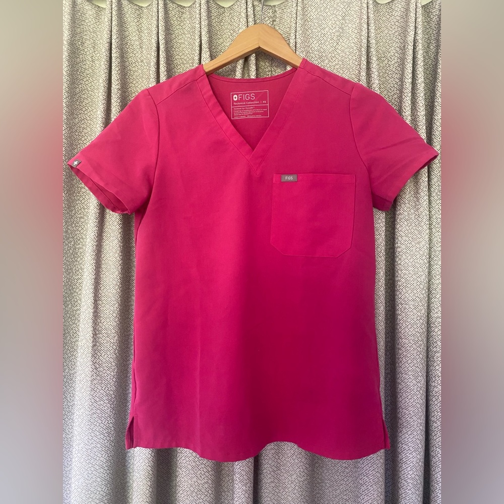 Figs Catarina One-Pocket Scrub Top in Shocking Pink